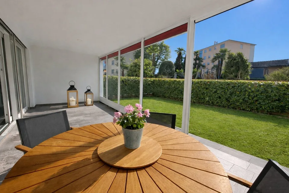 4,5-Zimmer-Wohnung mit Wintergarten und privat Garten