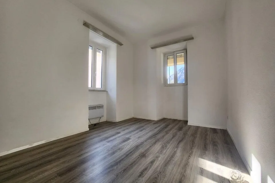 Casa storica plurifamiliare con rustico nel cuore di Avegno – foto 8 di 12