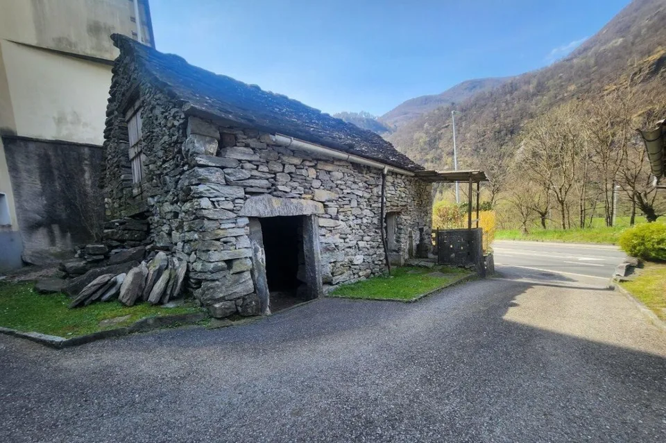 Maison historique multifamiliale avec rustico au cœur d'Avegno