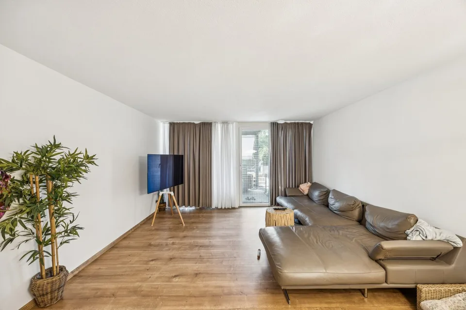 Adlatus AG | Stilvolles 5-Zimmer-Reihenhaus in Safnern