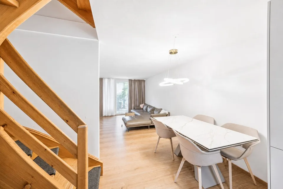 Adlatus AG | Stilvolles 5-Zimmer-Reihenhaus in Safnern