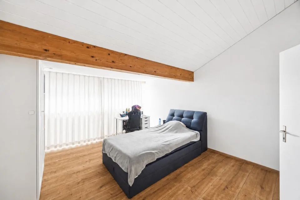 Adlatus AG | Stilvolles 5-Zimmer-Reihenhaus in Safnern – Foto 6 von 13