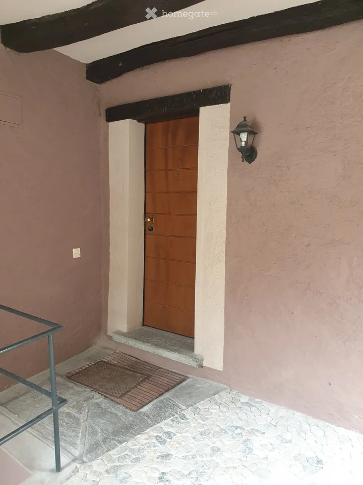 CASA DI DUE APPARTAMENTI DI 3.5 LOCALI