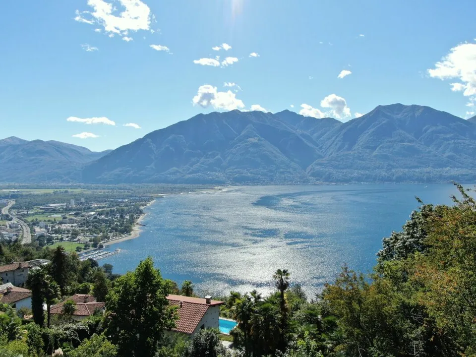Lussuoso 5.5 locali: modernità ed eccellenza con vista lago
