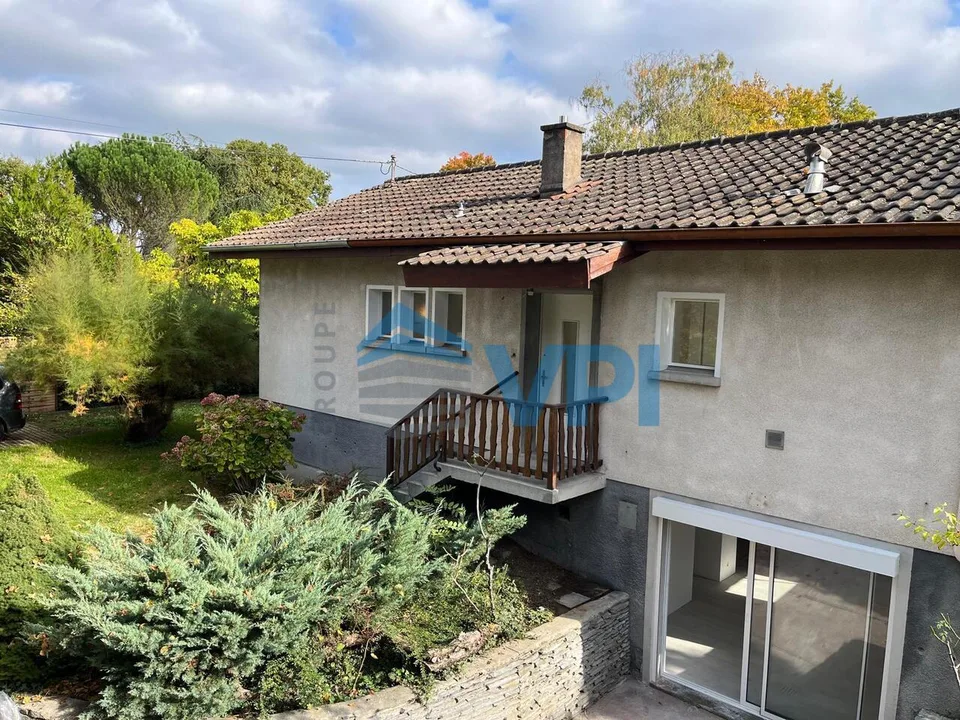 Villa de 8 pièces à louer à Chêne-Bourg