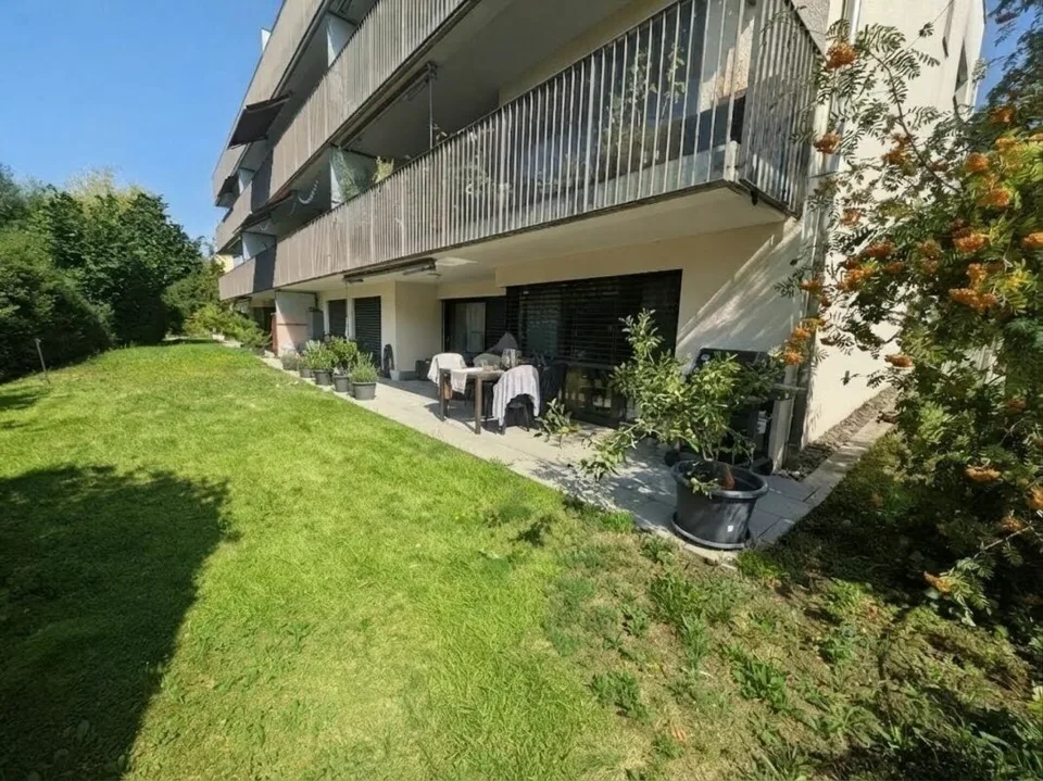 Ampio appartamento di 3,5 locali al piano terra con area di seduta a Wülflingen