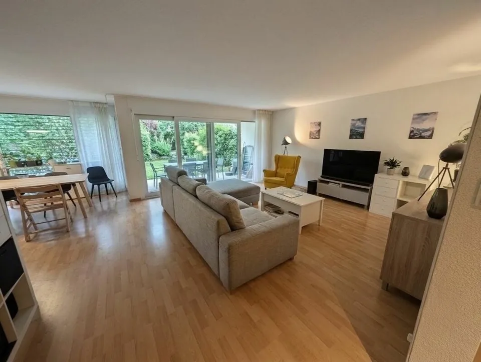 Ampio appartamento di 3,5 locali al piano terra con area di seduta a Wülflingen