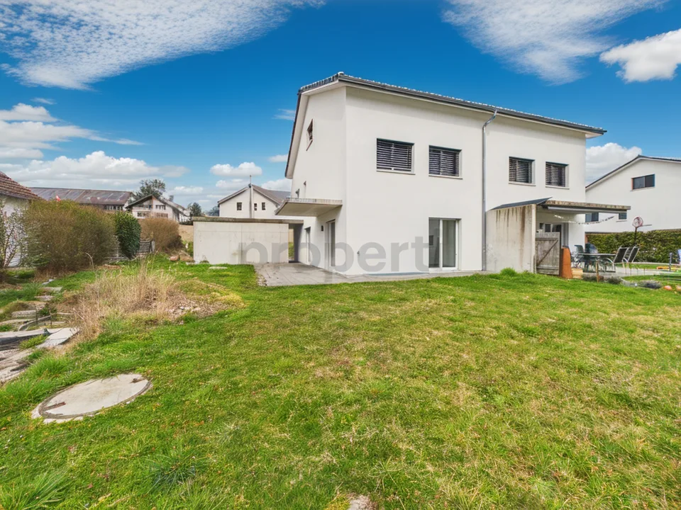 Moderne 5.5-Zimmer-Einfamilienhaus mit Minergie-Standard, Schmitten