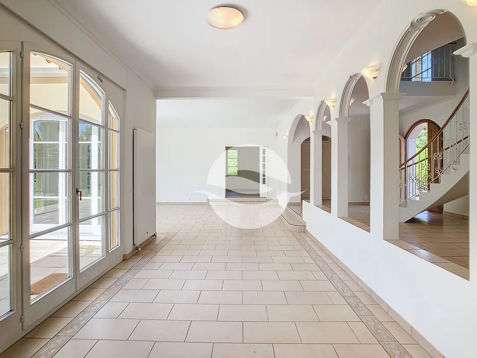 Magnifique villa avec piscine chauffée et jardin clôturé