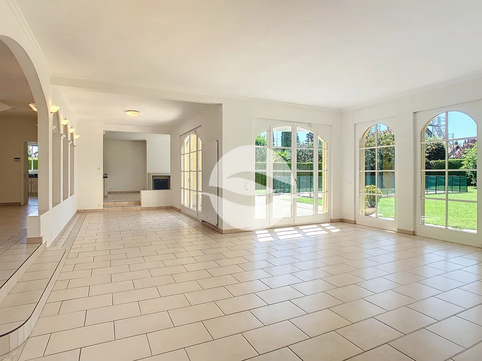 Magnifique villa avec piscine chauffée et jardin clôturé