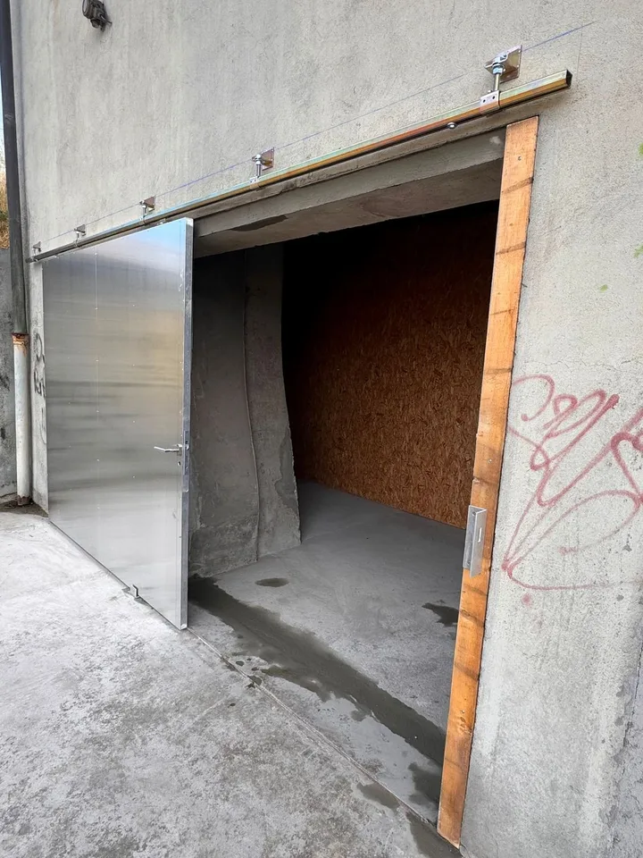 Chénens (FR) - Grande halle de stockage de 380 m2 à louer (19 mètres de haut) – photo 8 sur 11