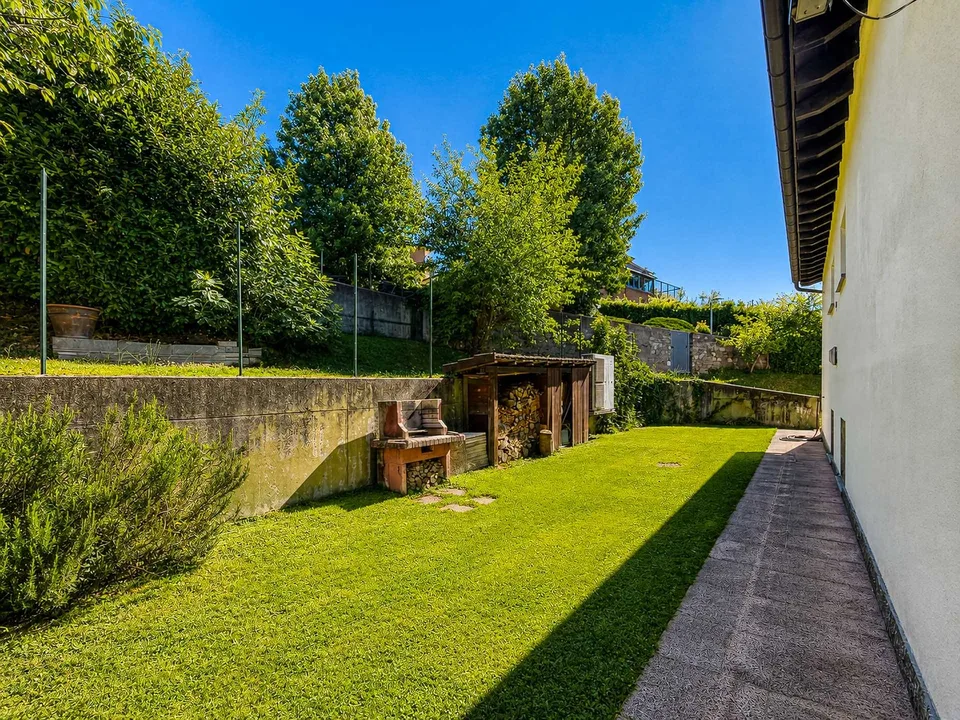 Maison unifamiliale avec grand jardin à Gentilino
