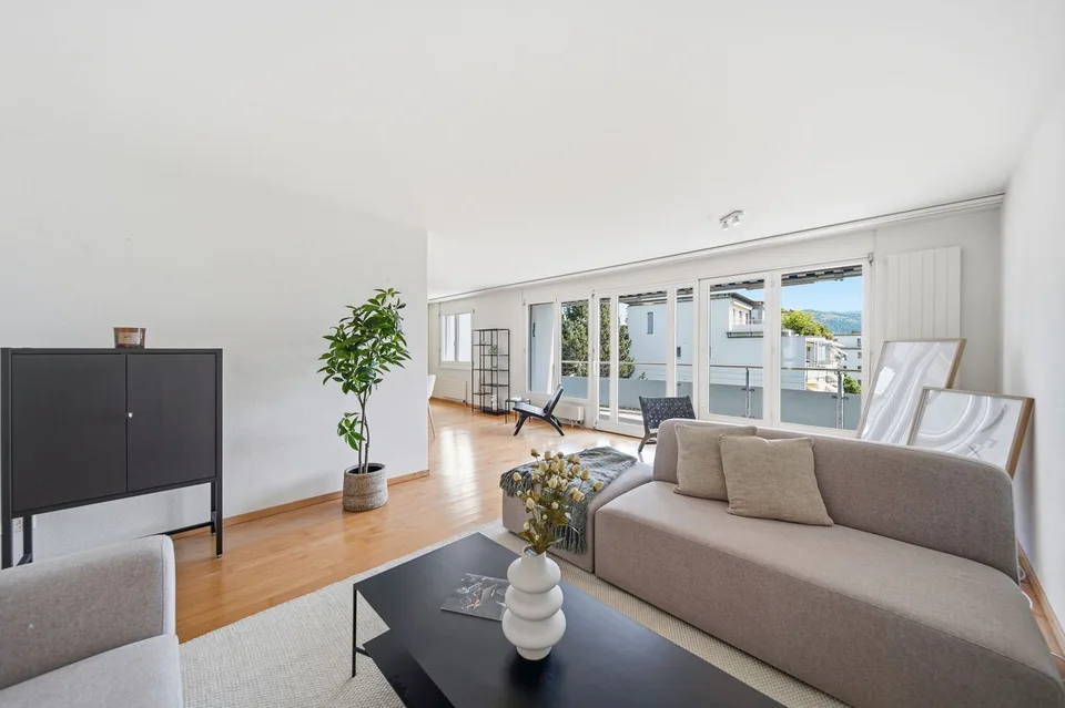 DER SONNE ENTGEGEGEN - 4.5 ZIMMER WOHNUNG MIT SÜDTERRASSE