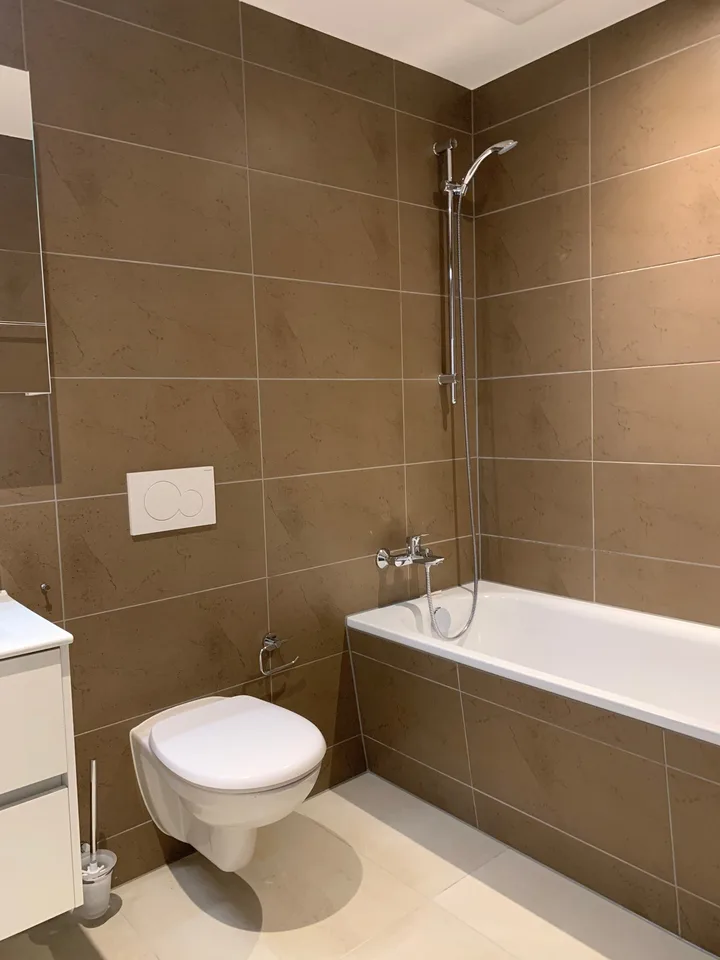 Appartamento di lusso 2 1/2 locali con torre di lavanderia privata e ampio balcone