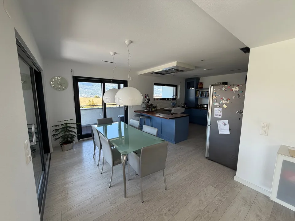 Ampia casa per più generazioni a Bellmund – Moderna, tranquilla e adatta alle famiglie