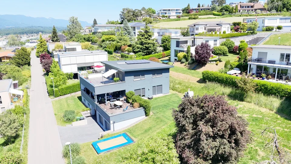 Ampia casa per più generazioni a Bellmund – Moderna, tranquilla e adatta alle famiglie