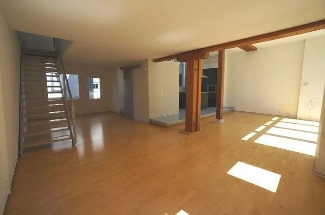 Helle, dreistöckige Traumwohnung mit Loft-Flair!