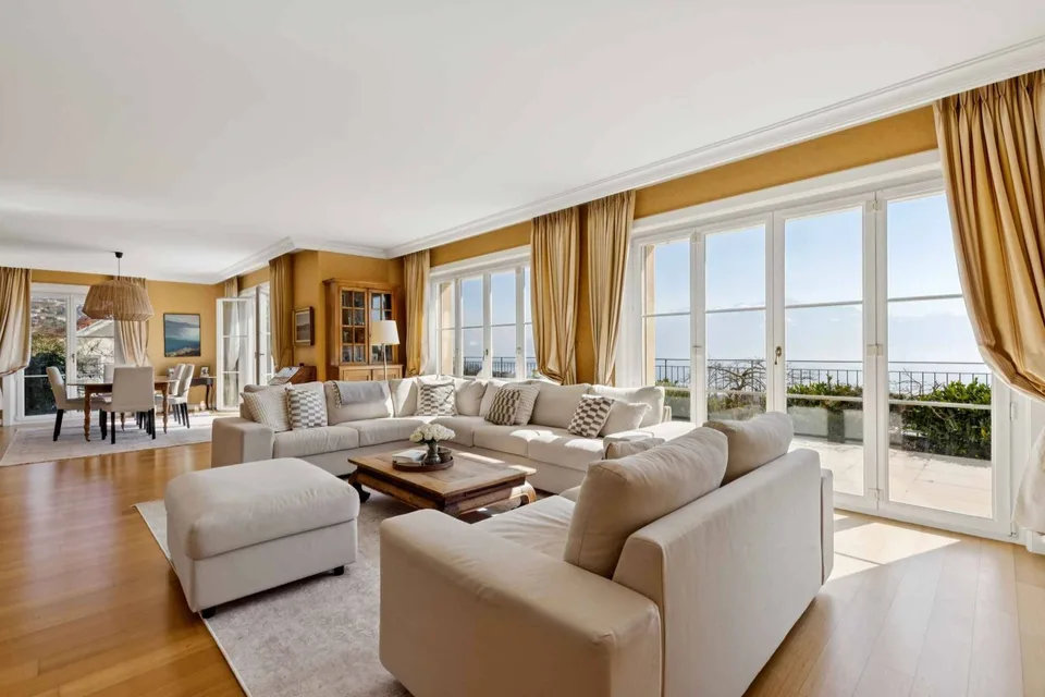 Esclusività a Lutry: Villa padronale di 420 m2 con vista lacustre panoramica