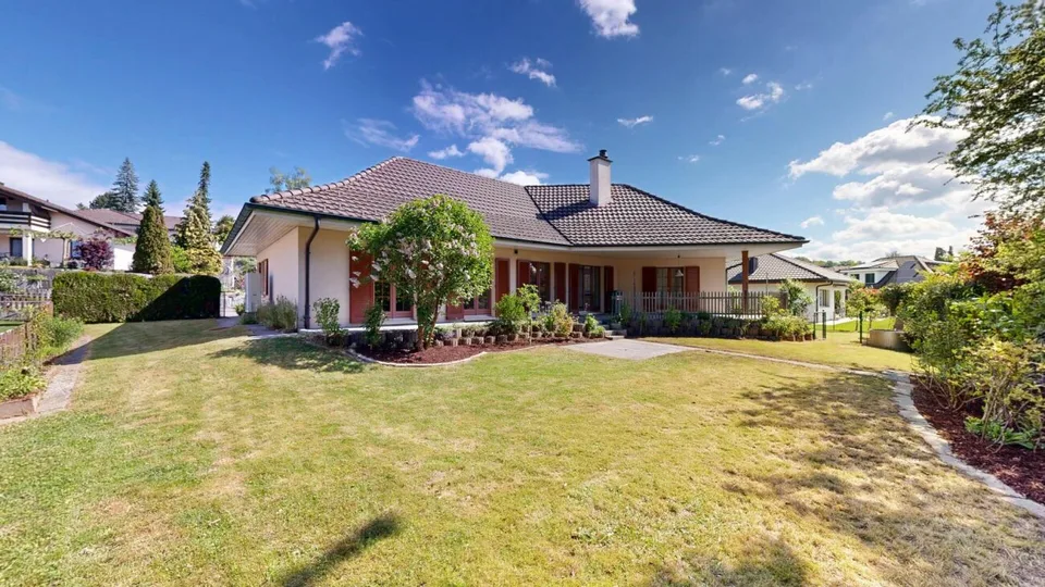 RESERVIERT: Freistehendes 5.5-Zimmer-Einfamilienhaus mit grossem Garten und Möglichkeiten
