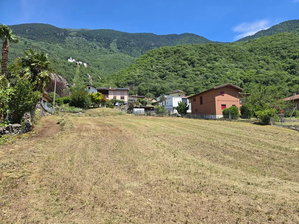 Terreno edificabile di 1559 m2  pianeggiante, soleggiato e tranquillo
