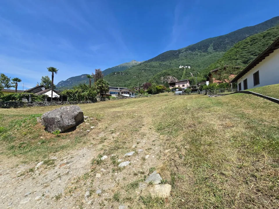 Terreno edificabile di 1559 m2  pianeggiante, soleggiato e tranquillo