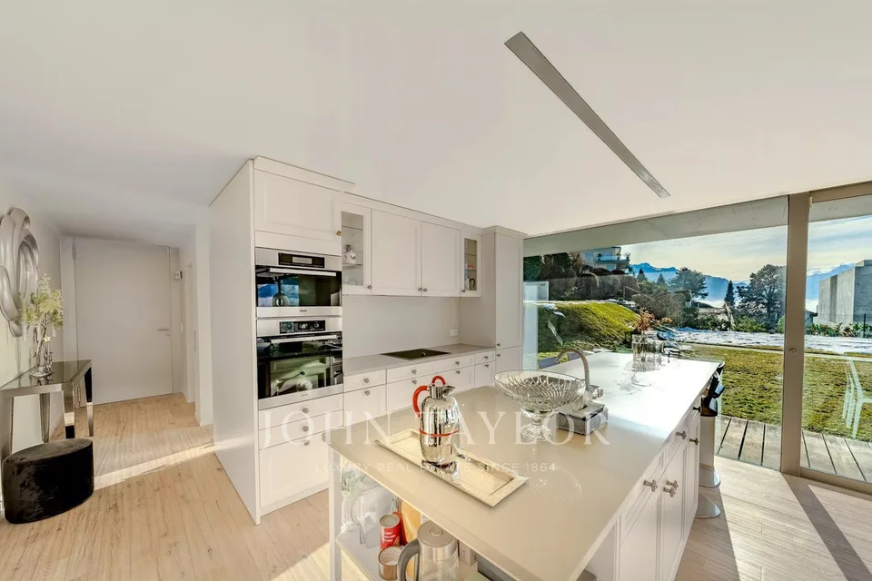 Eccezionale 4.5 locali contemporaneo con vista panoramica sul lago