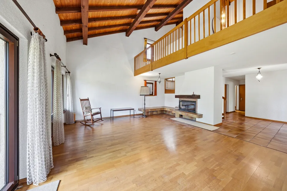 Casa unifamiliare su grande appezzamento con vista sul lago