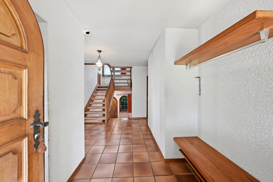 Casa unifamiliare su grande appezzamento con vista sul lago