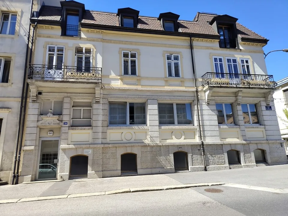 Historisches Mischgebäude zur Verkauf – Rue de la Serre 30, La Chaux-de-Fonds