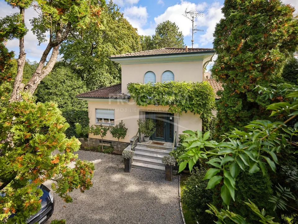 Einzelvilla mit 5 Schlafzimmern - 3 Badezimmern - Pool - Nähe Ecolint und Klinik Grangettes