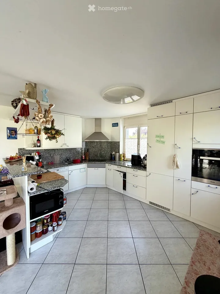 Proprietà con casa principale e appartamento separato
