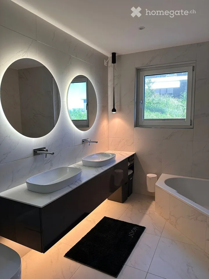 Nuovo con giardino da sogno, bella espansione + 2 posti auto