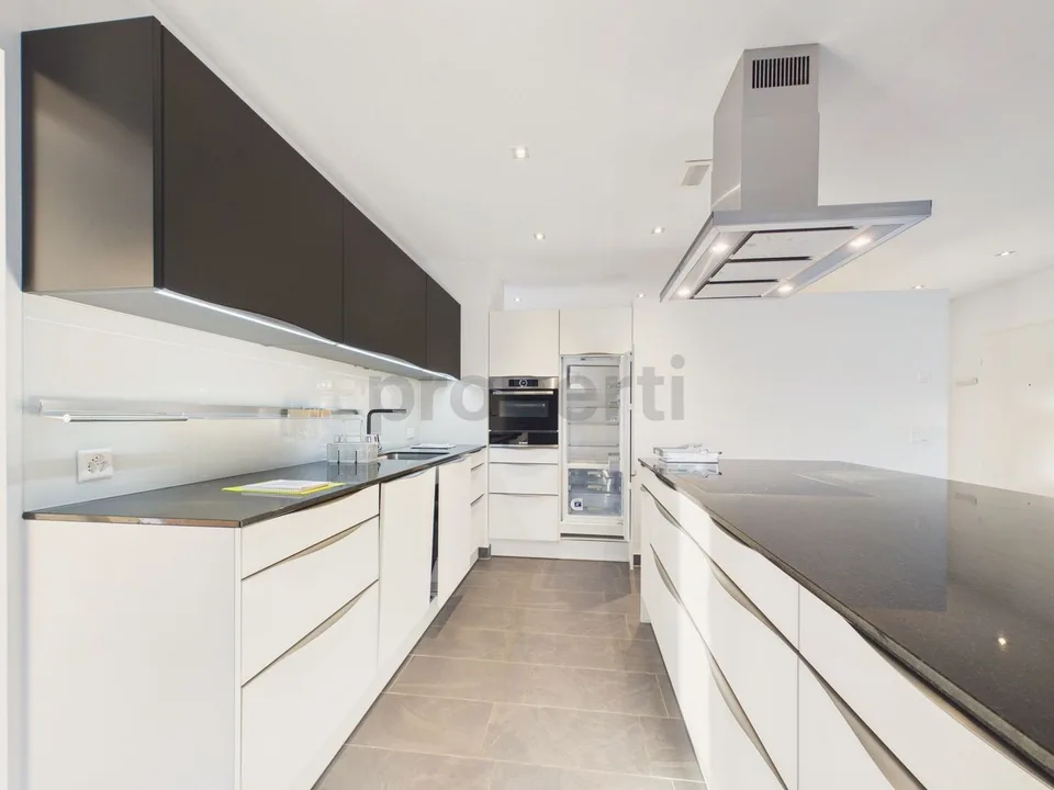 Appartement moderne 4.5 pièces avec balcon, Dachsen