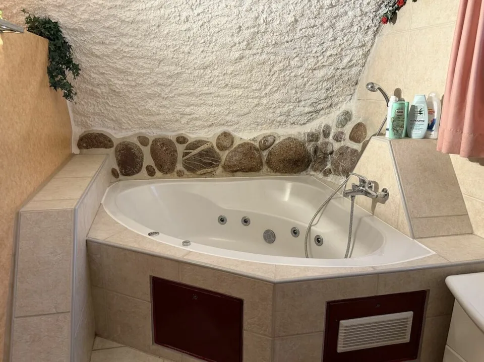 Schönes Gasthaus mit Wohnung und Gäste Wellness Zimmer zu verkaufen