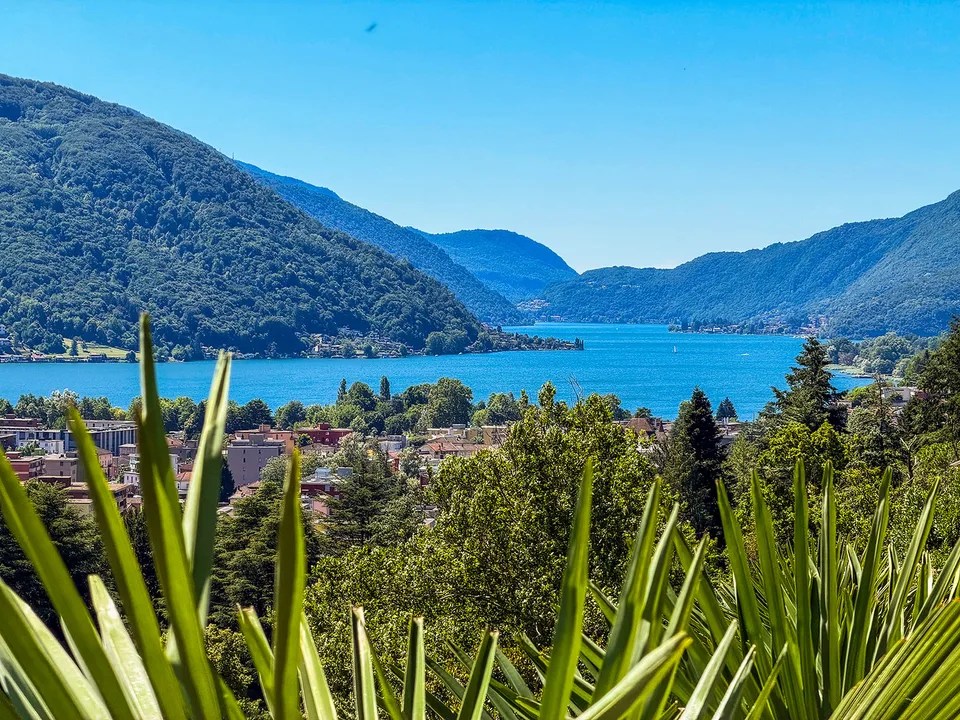 Elegante villa unifamiliare con spettacolare vista aperta sul Lago di Lugano