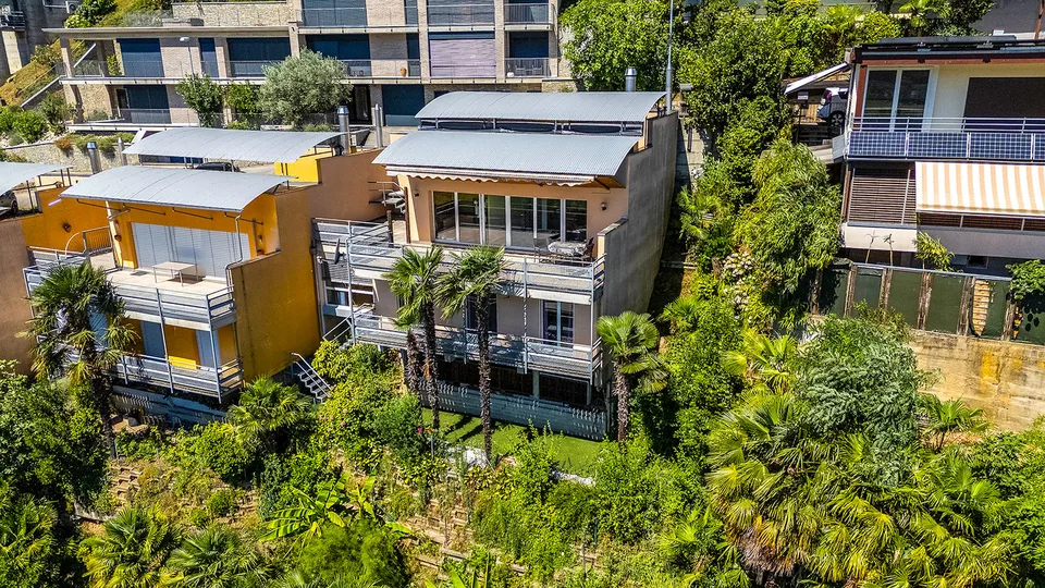 Elegante villa unifamiliare con spettacolare vista aperta sul Lago di Lugano