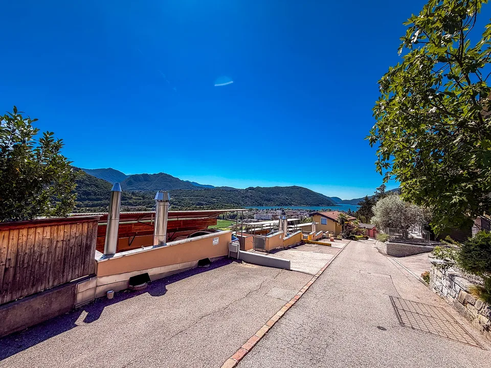 Elegante villa unifamiliare con spettacolare vista aperta sul Lago di Lugano