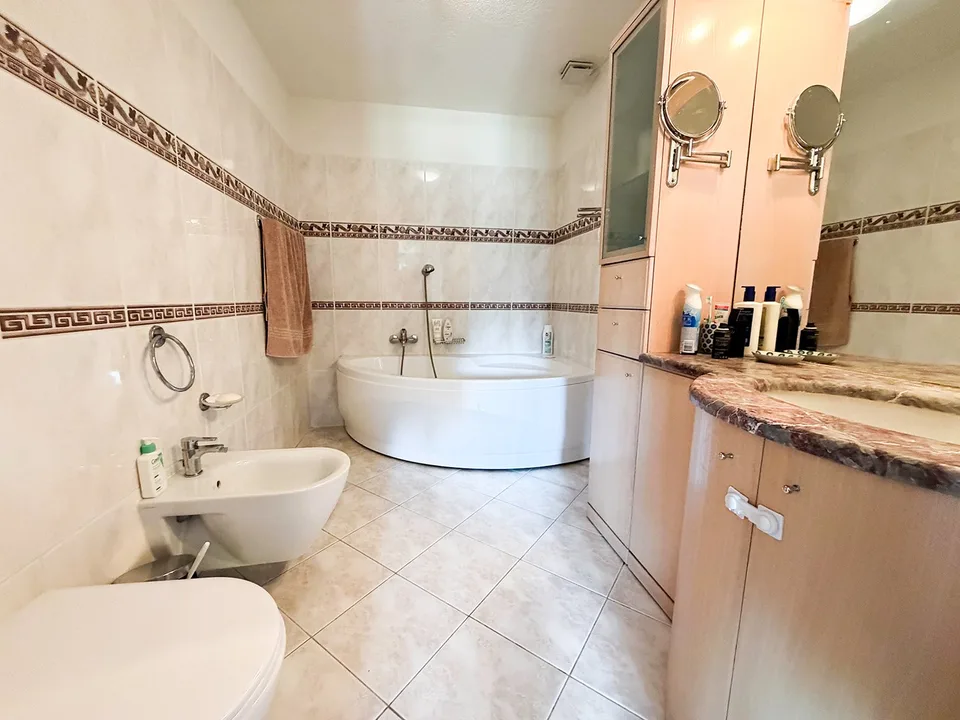Elegante villa unifamiliare con spettacolare vista aperta sul Lago di Lugano – foto 13 di 24