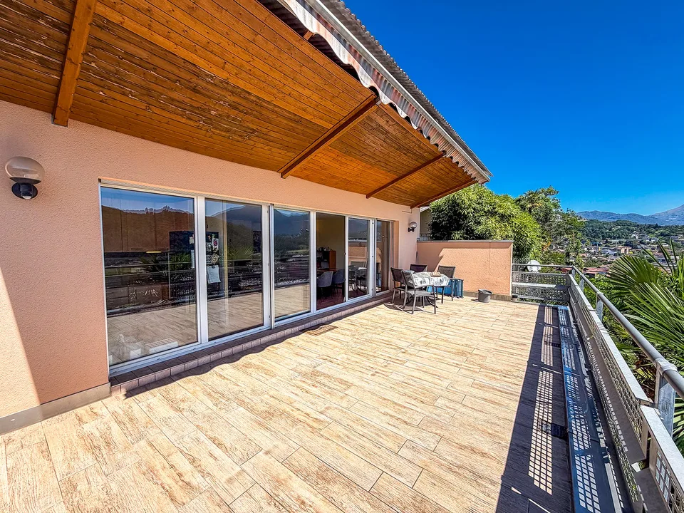 Elegante villa unifamiliare con spettacolare vista aperta sul Lago di Lugano – foto 10 di 24
