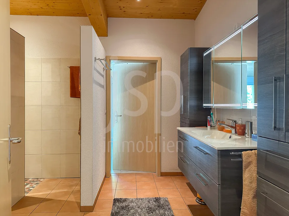 Commercial property with attic apartment in Neuenegg – photo 11 of 31