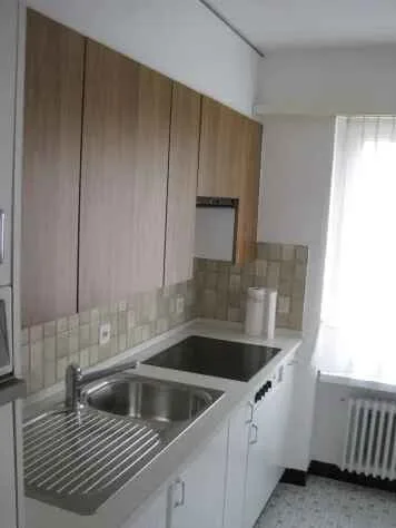 Appartamento luminoso 3.5 locali con balcone e bella vista a Seuzach
