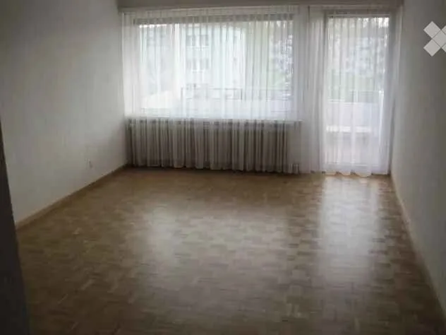 Appartamento luminoso 3.5 locali con balcone e bella vista a Seuzach