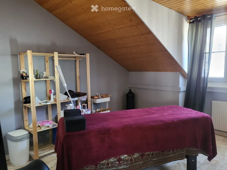 Monolocale mansardato con charme nel cuore di Neuchâtel