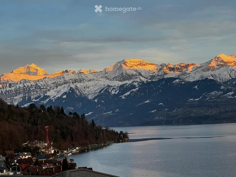 Charmante 4.5-Zimmer-Maisonette-Wohnung mit Seeblick in Oberhofen am Thunersee