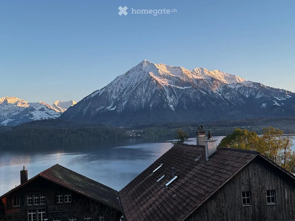 Incantevole appartamento maisonette 4.5 locali con vista lago a Oberhofen am Thunersee