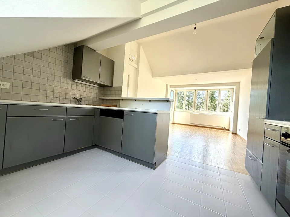 Zentral mit Balkon und Klimaanlage