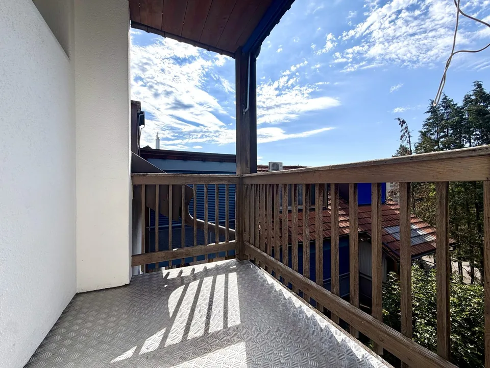 Zentral mit Balkon und Klimaanlage