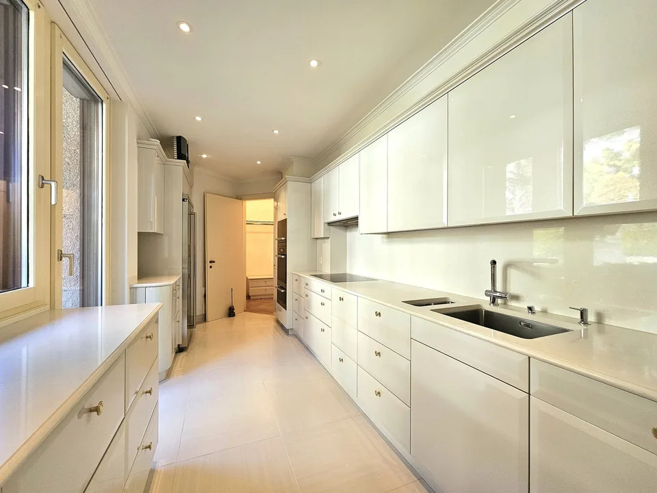 Lugano Ruvigliana: Luxuriöse 5.5-Zimmer-Wohnung mit atemberaubendem Seeblick, privatem Garten und Terrassen – Foto 9 von 20
