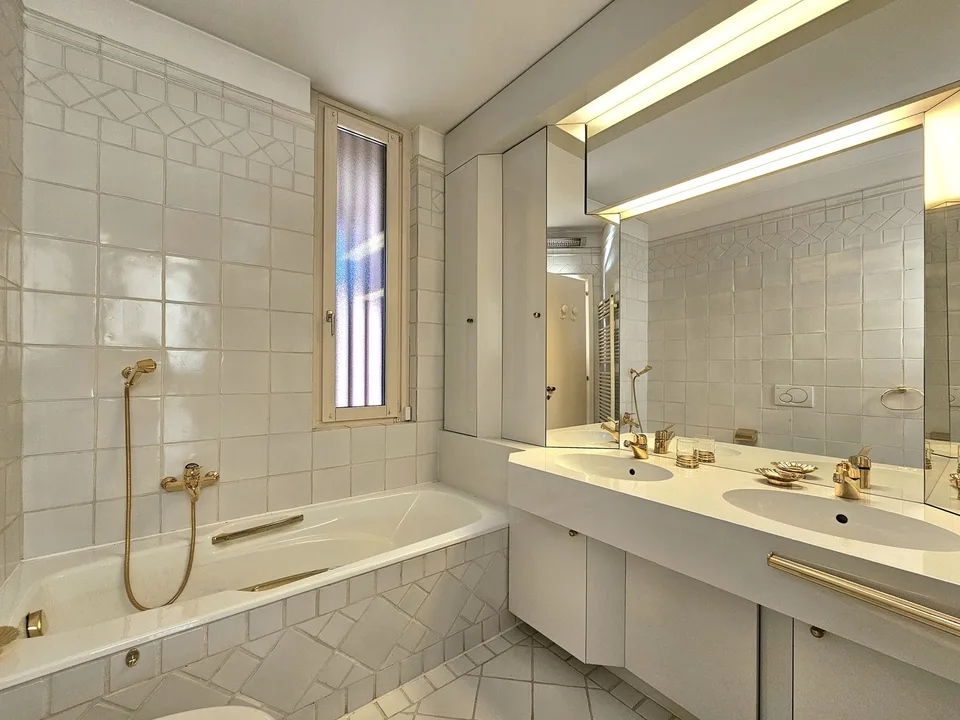 Lugano Ruvigliana: Luxuriöse 5.5-Zimmer-Wohnung mit atemberaubendem Seeblick, privatem Garten und Terrassen – Foto 16 von 20