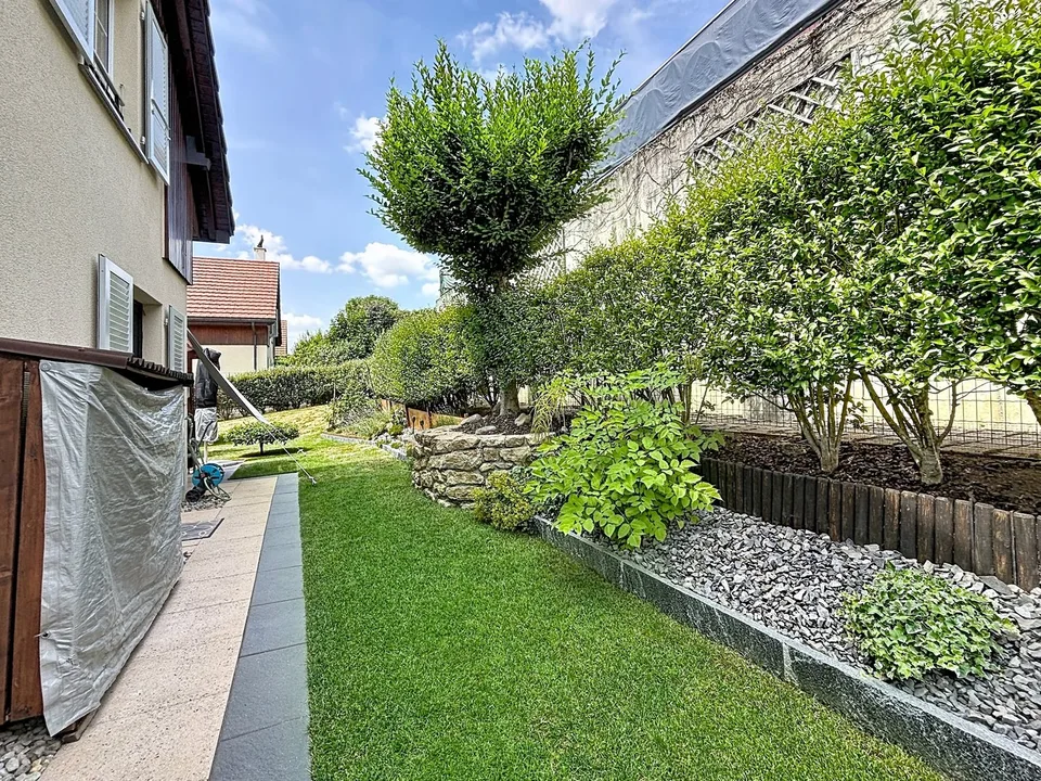 Villa mit 4,5 Zimmern - Reihenhaus 4,5 Zimmer - Chézard-St-Martin